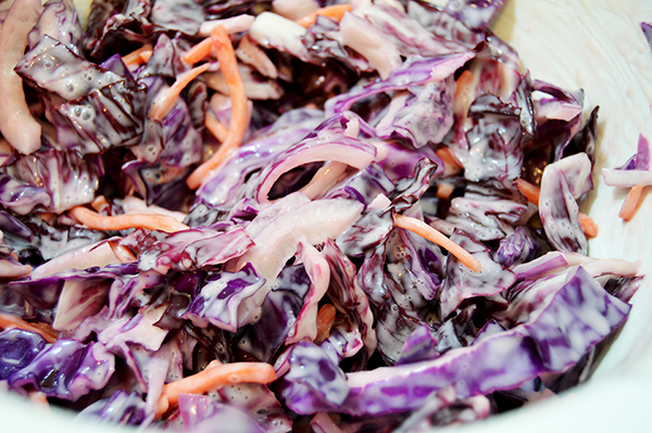 red cabbage cole slaw with dressing
