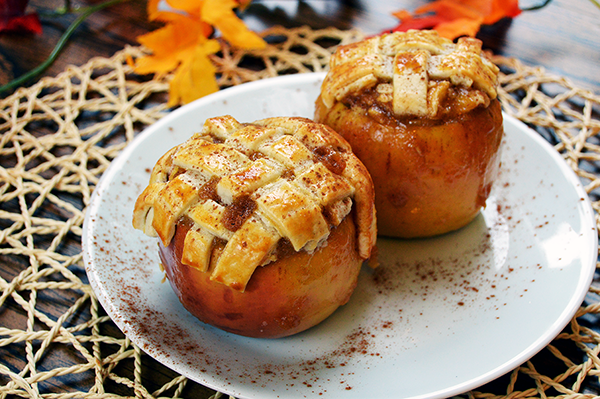 baked apples with crusts