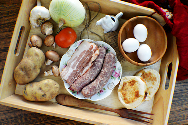 breakfast ingredients for bangers and mash