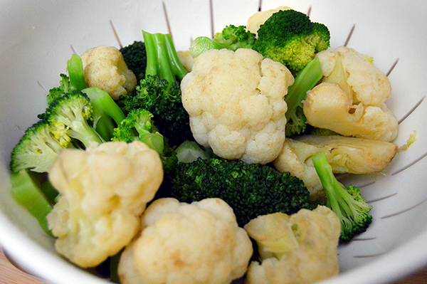 drained cauliflower and broccoli