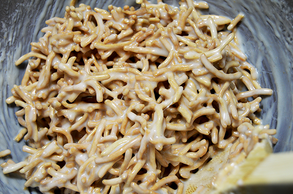 folding chow mein noodles in marshmallow