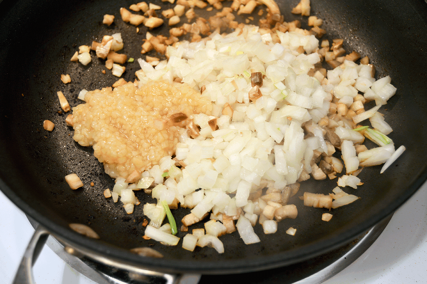 sauting mushrooms garlic and onion