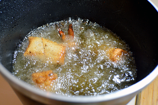 frying shrimp in wonton wrappers