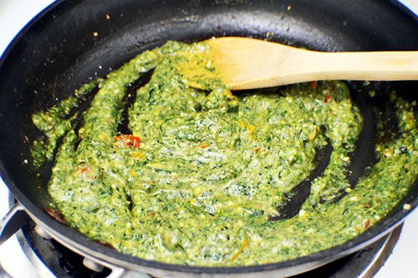 spinach sauce in pan