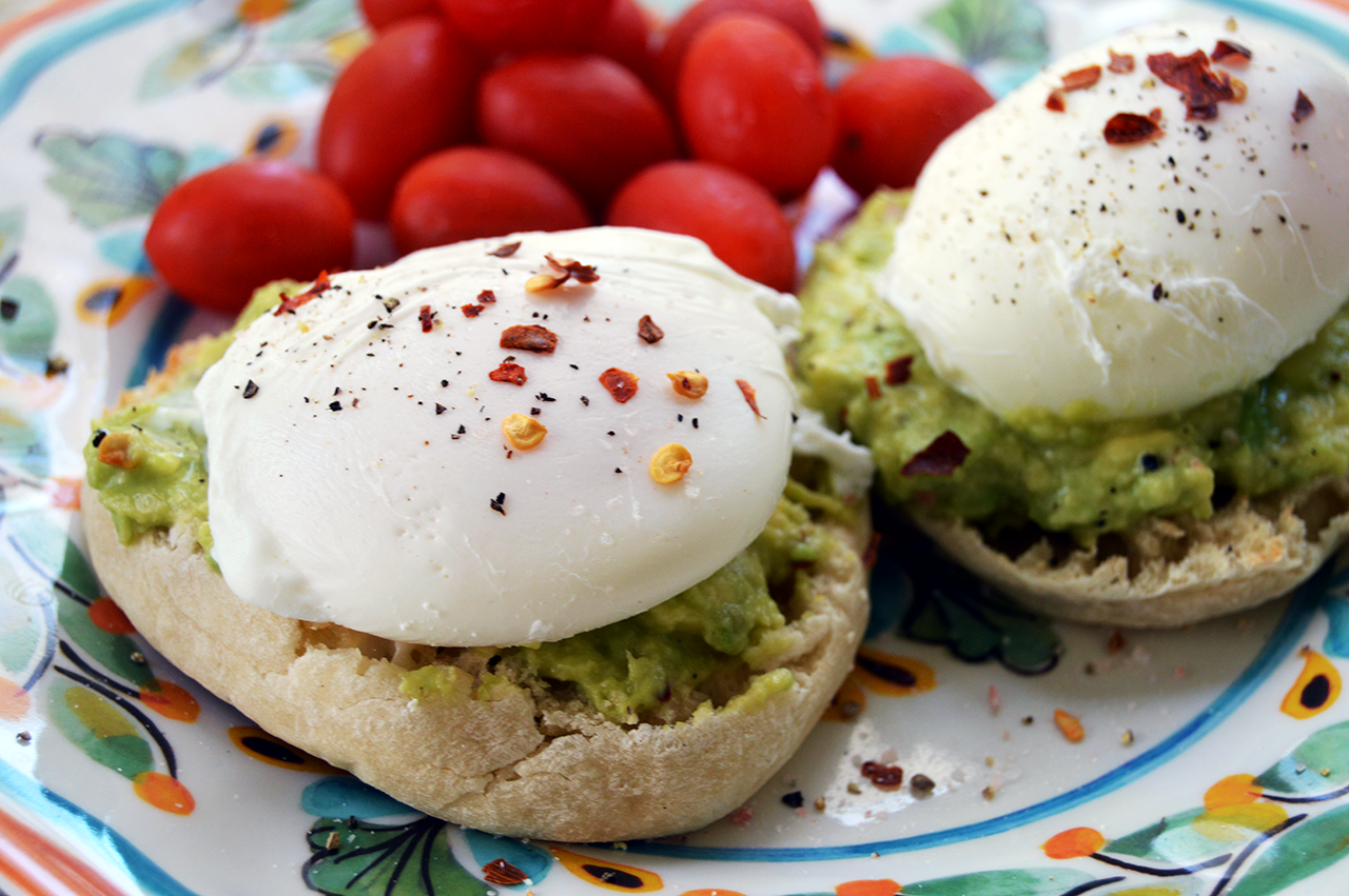 avocado eggs benedict
