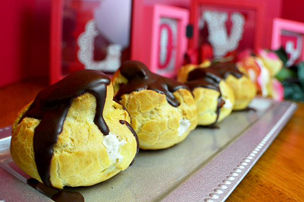 cream puffs with chocolate topping