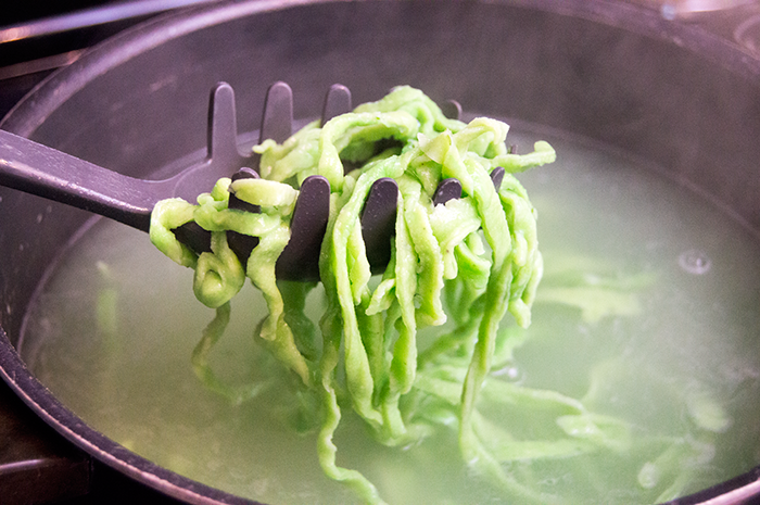 boiled green noodles