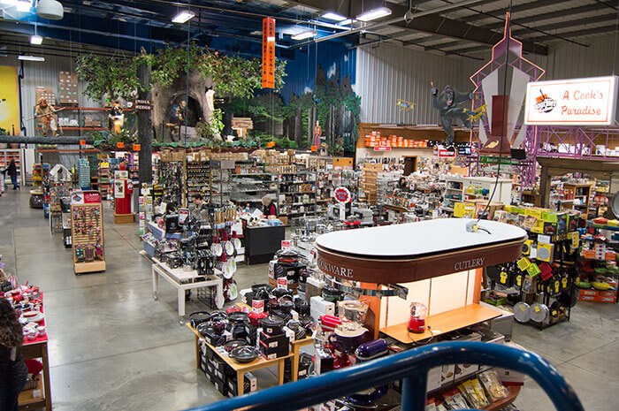 What to EAT & DO at Jungle Jim’s in Cincinnati