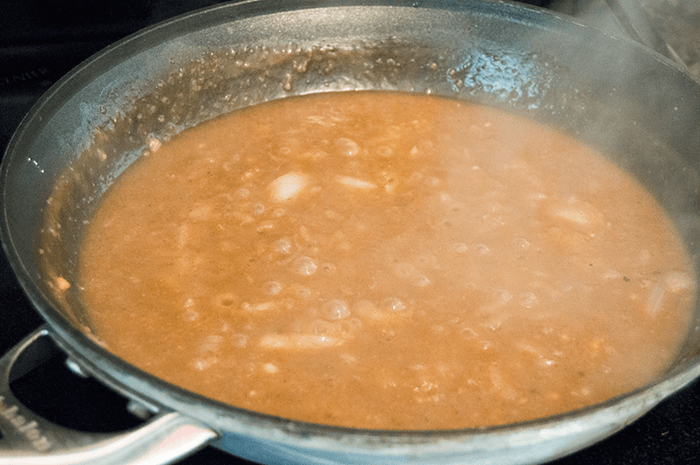 simmering onion gravy