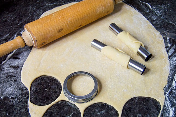 cutting cannoli circles