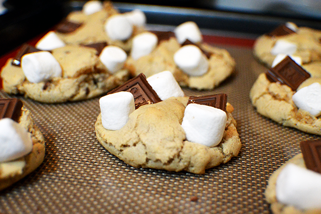 cookies with marshmallows and chocolate