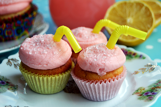strawberry lemonade cupcakes with straws