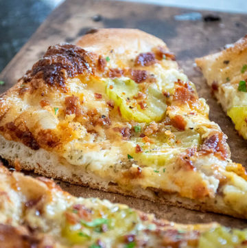 bacon dill pickle pizz