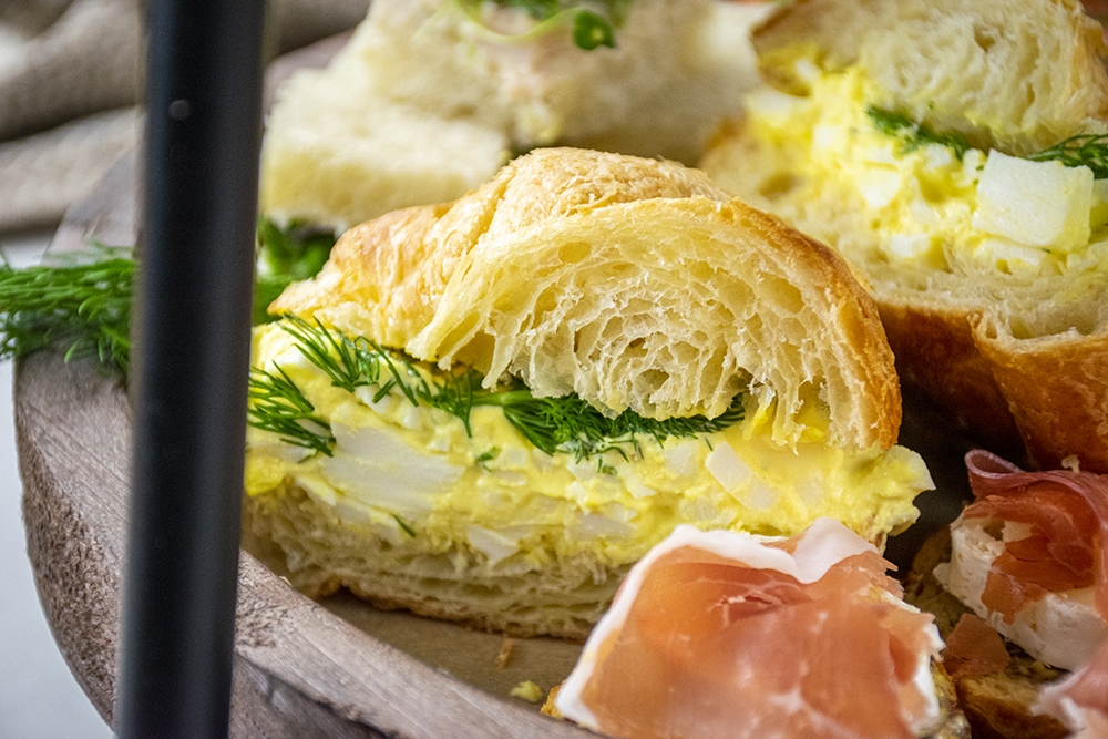 egg salad croissant