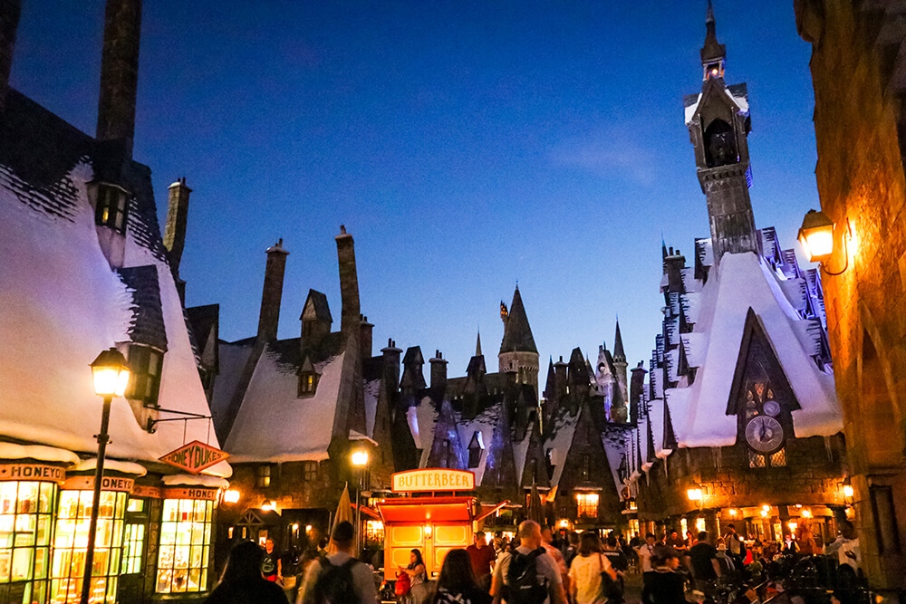 hogsmeade at night