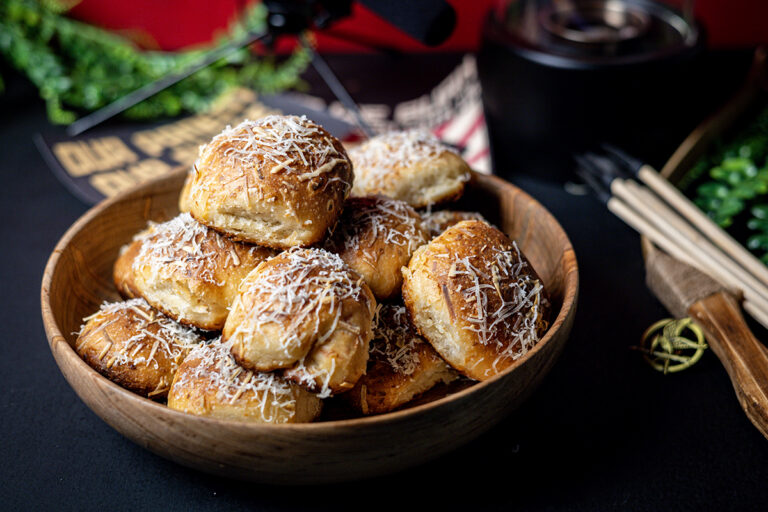 Peeta’s Cheese Buns Inspired By The Hunger Games (BOOK ACCURATE)
